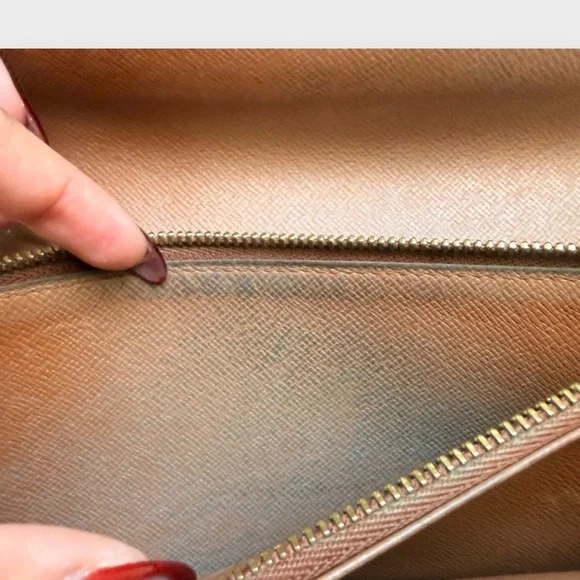 Louis Vuitton Sarah Wallet Monogram Canvas – Classic Bifold - Picture 12 of 12